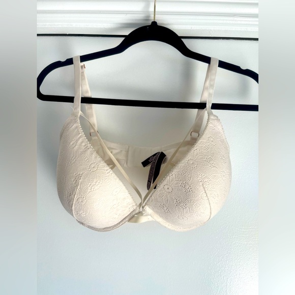 36DDD worn twice Victoria secret bra - Picture 1 of 3
